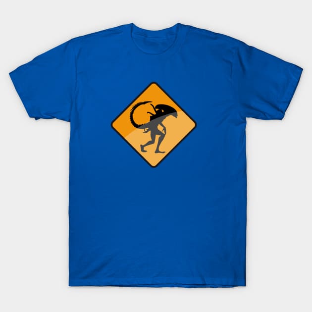 beware alien T-Shirt by trabe